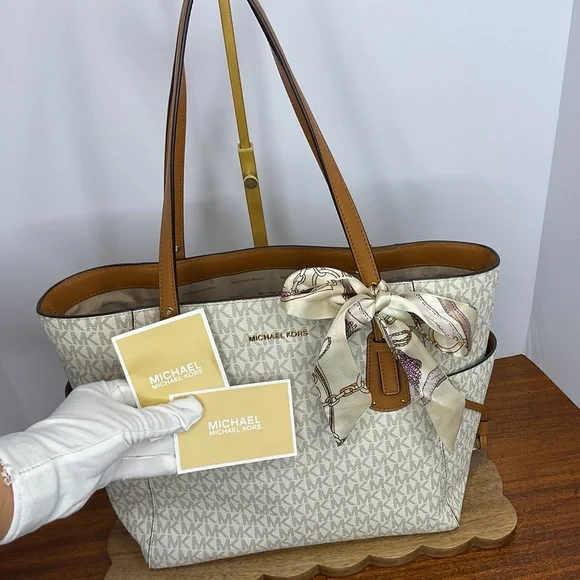 Michael Kors White/Brown Signature Coated Canvas Voyager Tote - Picture 2 of 9